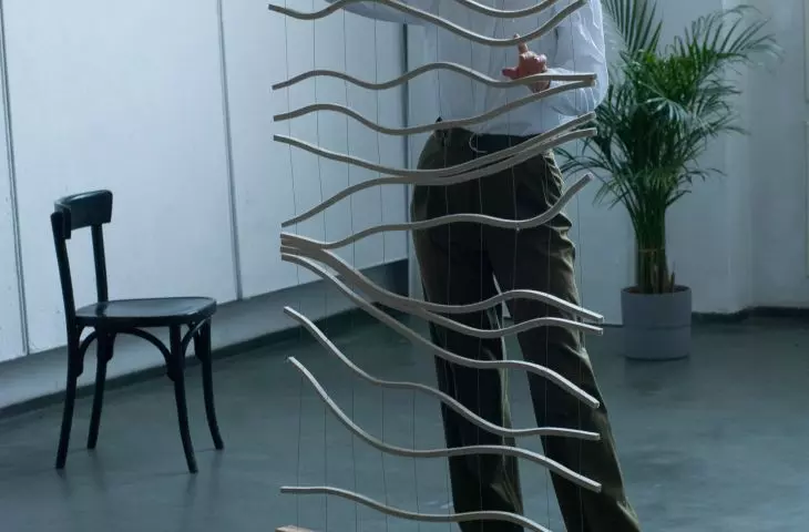 Space-separating elements are made of simple materials