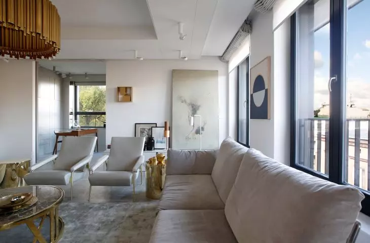 Jasny salon w stylu północnowłoskim
