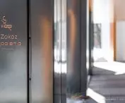 znak dotyczący zakazu palenia przed wejściem do budynku