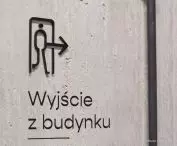 oznaczenie wyjścia z budynku
