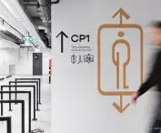 informacja na temat dojścia do budynku CP1 z garażu