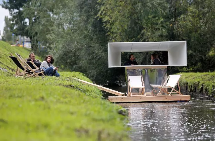 Installing the House on the Ruczaj River;