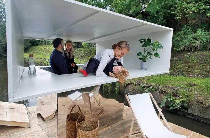 Installing the House on the Ruczaj River; 