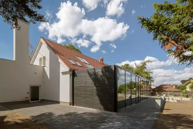 nowa part contrasts with the traditional block of the kindergarten