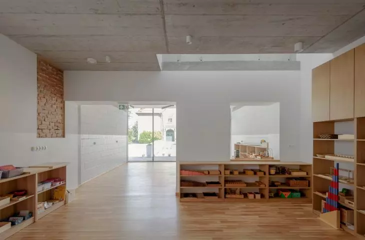 on the raw ceilings and vaults you can see the grain of the imprinted boards