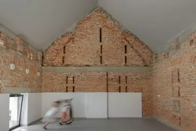 poddasze with exposed brick 
