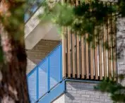 wooden partitions to protect interiors from excessive overheating and provide privacy for residents 