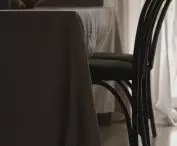 Mieszkanie w Białymstoku, stare krzesła