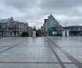 podczas przebudowy na placu pojawiła się nowa granitowa nawierzchnia i elementy małej architektury