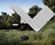 The house is inscribed in the slant of the land