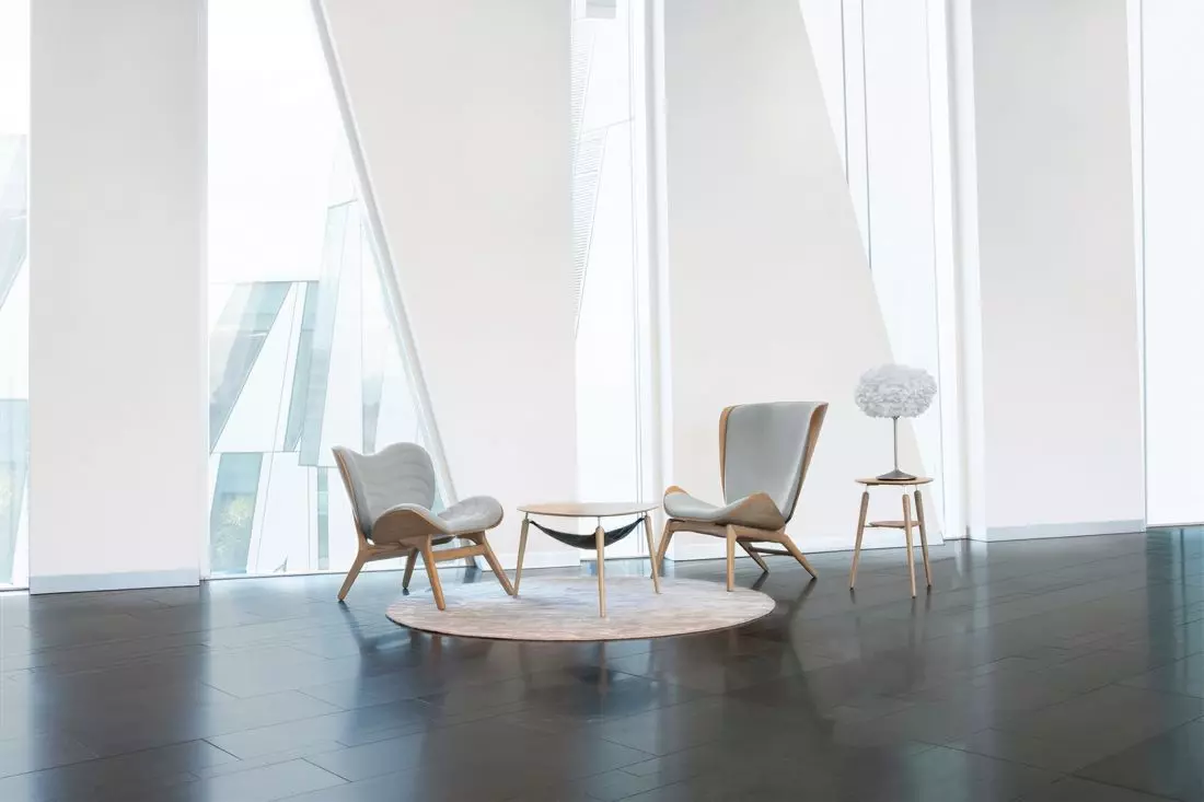 Fotele
A Conversation Piece Tall