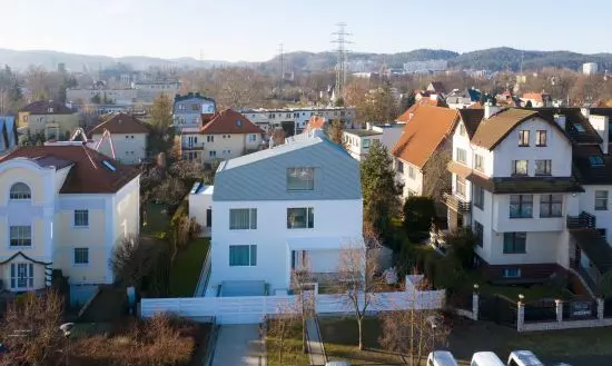 the house is located in Gdansk`s villa district dom is located in Gdansk`s villa district