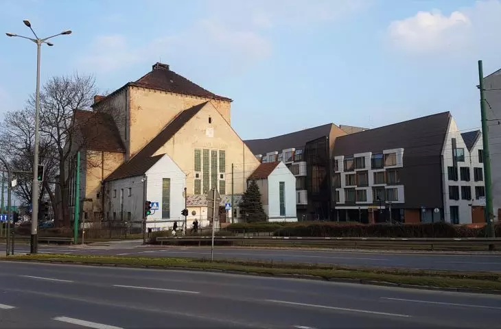 Former synagogue, view from Wolnica St.