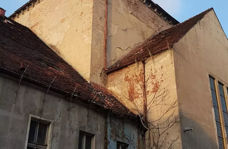Former synagogue - view from Stawna Street; the building is deteriorating at an accelerating rate