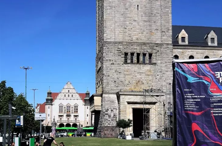 The castle tower and courtyard during the Ethno Port festival