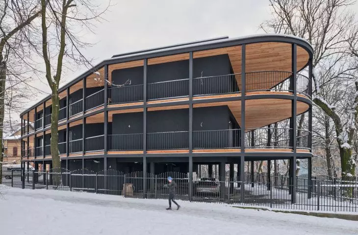 Villa Reden ma ciemną elewację
