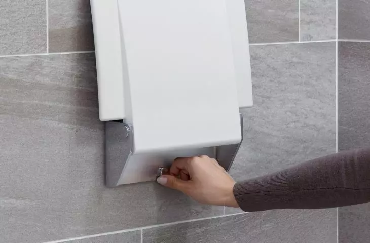 System 900