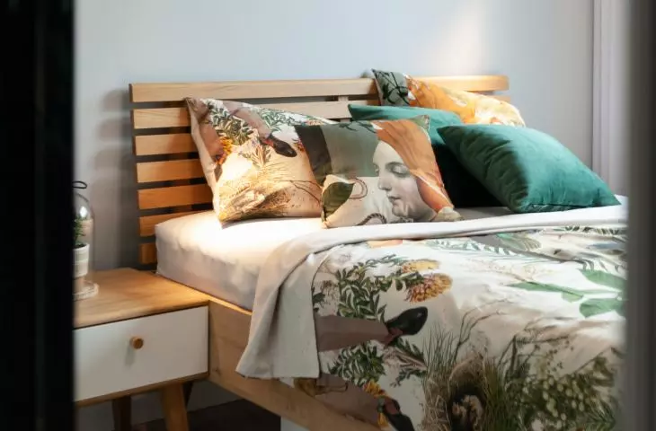 Unusual bedding in floral motifs