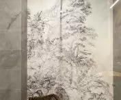 Shower with decorative wall