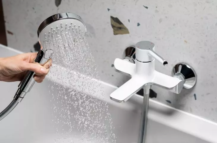 Angelit White bathroom fixtures
