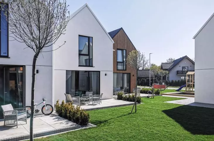 Green spaces between houses