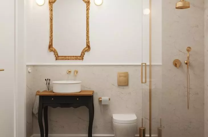 Bathroom on the first floor
