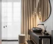 The bathroom also has curtains