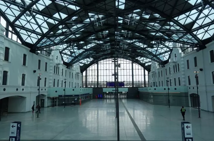 interior of Łódź Fabryczna railway station