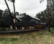RE: REDWOOD HOUSE, blocks resemble modern barn
