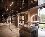 RE: REDWOOD HOUSE, dressing room