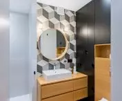 Strong motifs in the bathroom