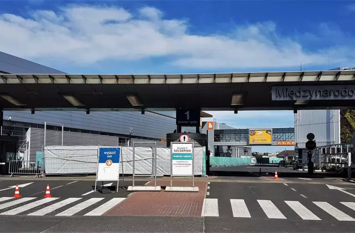 Jedna z bram na Targi (przy ul. Śniadeckich) zrealizowana według projektu ADS. 