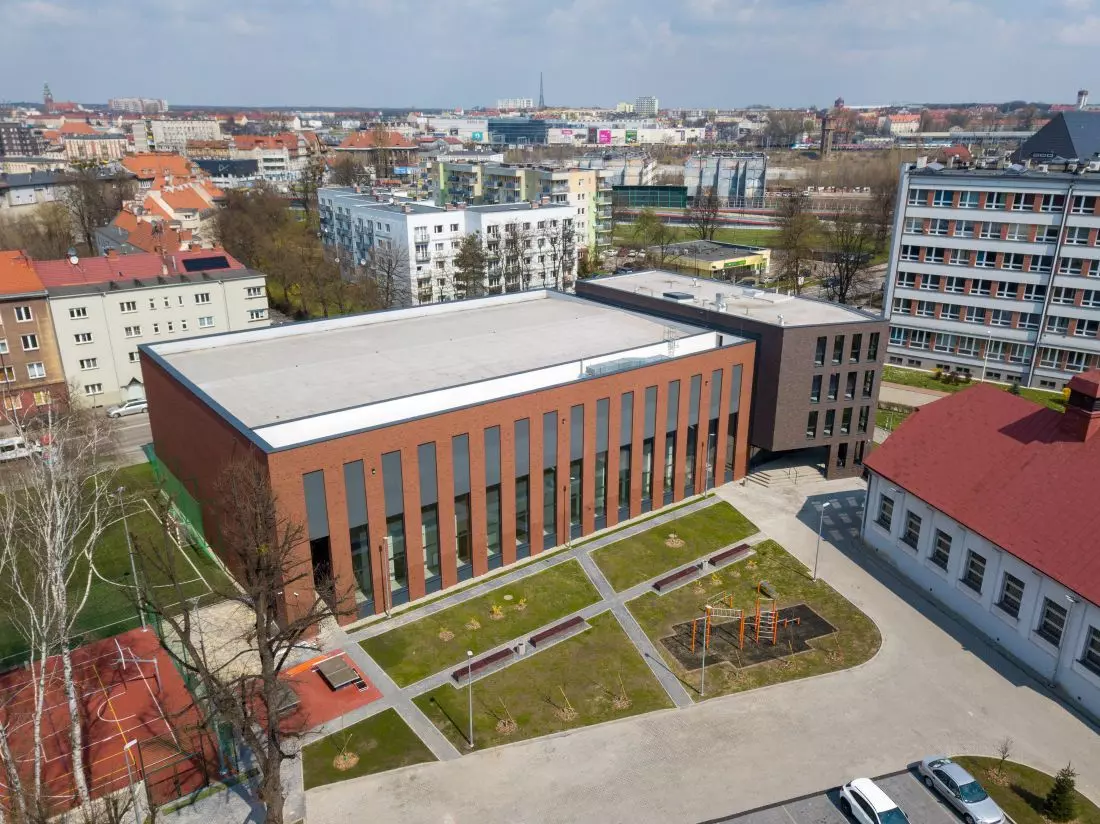 Na terenie szkoły
znajdują się też boiska zewnętrzne