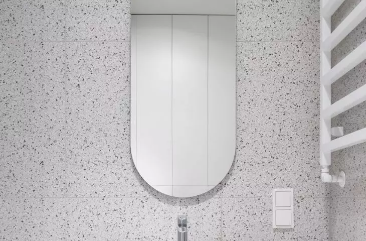 Oval elements in the bathroom
