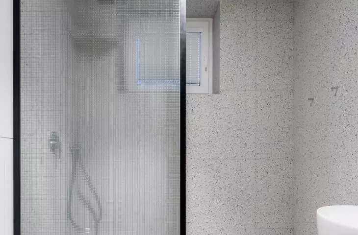 The black trim refers to the color of the cabinet