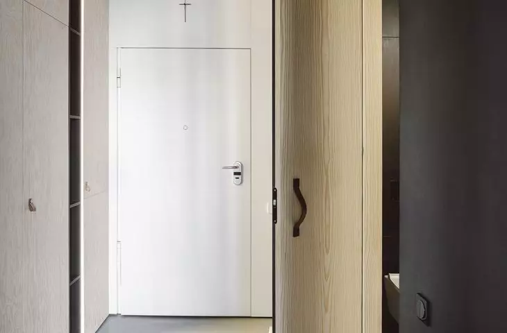Korytarz i wejście do łazienki
