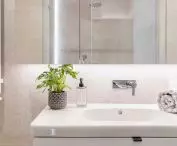 Bright bathroom and discreet fixtures