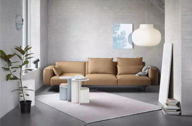 Sofa In Situ w odcieniu karmelowym marki Muuto