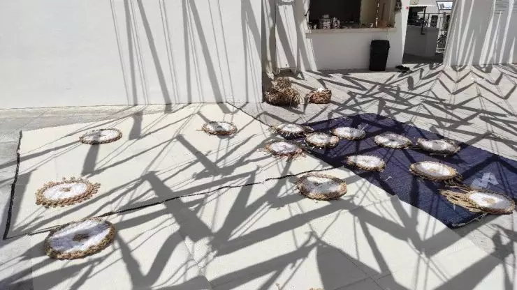 instalacja gently filters the incident light on the roof surface