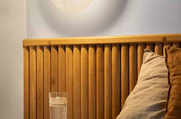 The wall lamps were made of alabaster 