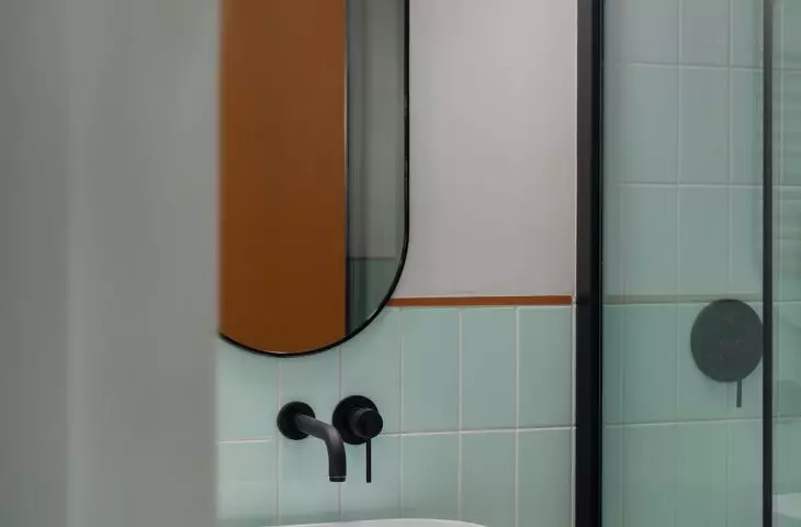 An important part of the interior design are mirrors and wall lamps 