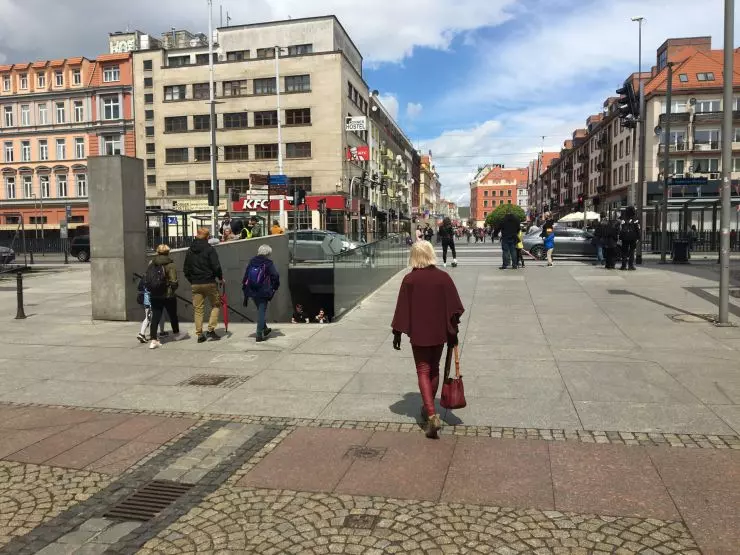 przejście przy ulicy Świdnickiej przejście przy ulicy Świdnickiej