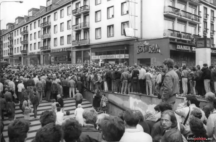3 maja 1989 roku, wiec Solidarności przy przejściu podziemnym na ul. Świdnickiej
