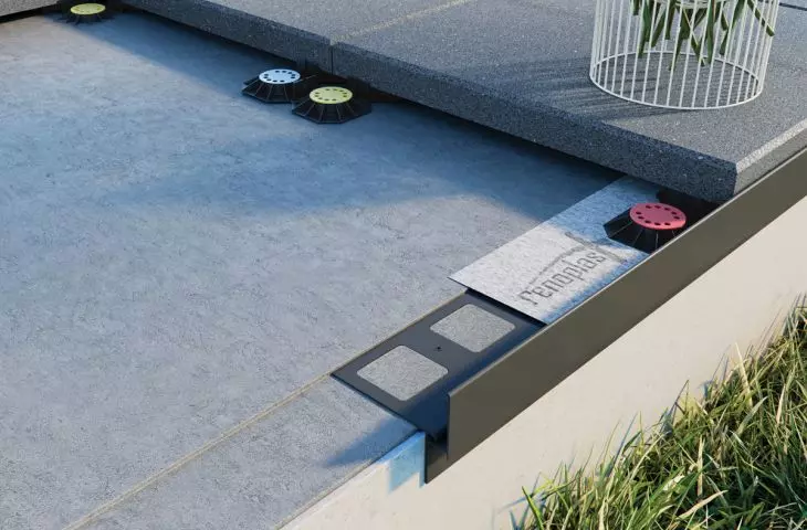 Eaves profiles for balconies and terraces 