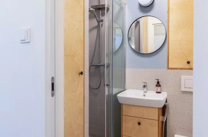 There is also a litter box for the cat in the bathroom