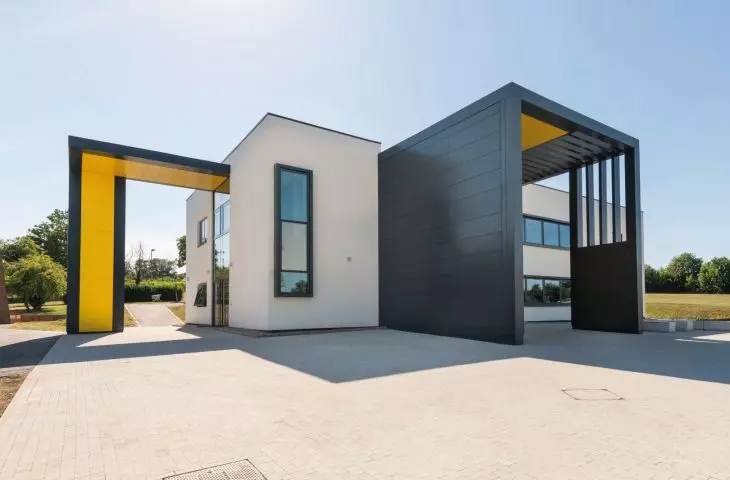 Dryvit, szkoła w Shipston, system Outsulation, tynk HDP 
