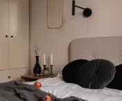 wnętrze jasnej sypialni