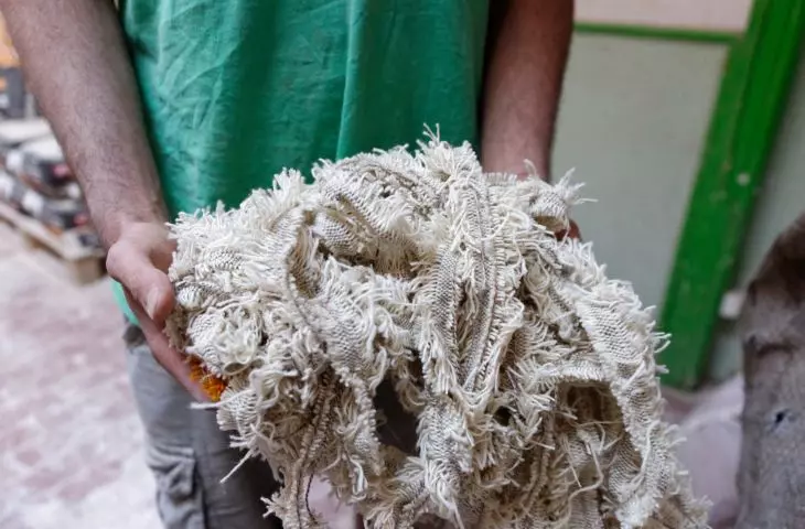 Woolen offcuts as insulation material for interior walls