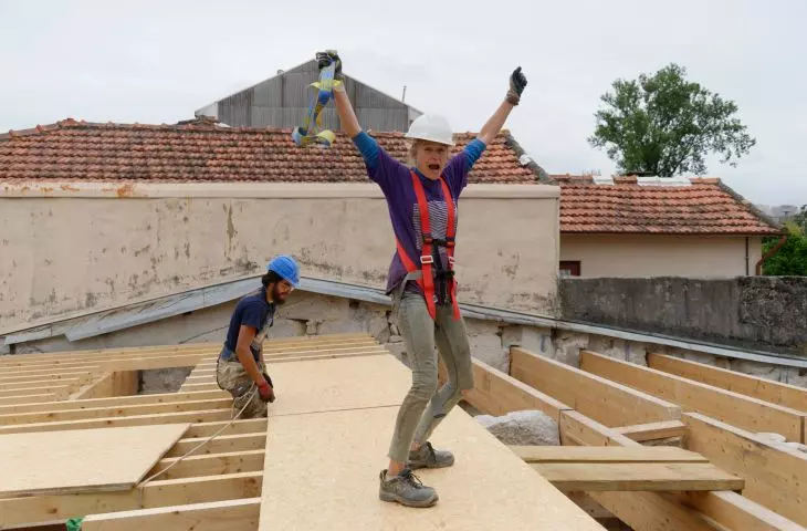 installation of the roof support structure
