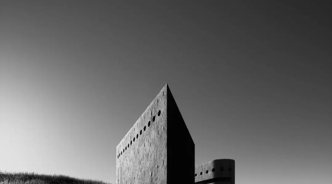Nagrodzona praca w konkursie „Architektura Betonowa – Gra Brył – Dom w Krajobrazie”